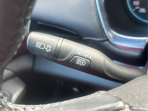 Used 2022 Chevrolet Traverse LT image 31