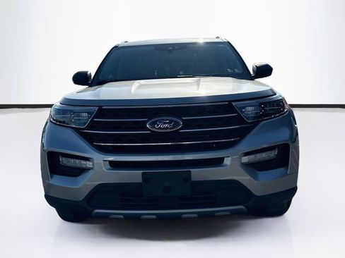 Certified 2021 Ford Explorer XLT w/ Equipment Group 202A AWD/4WD image 3