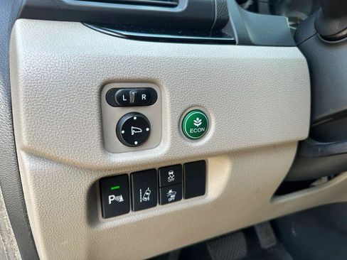 Used 2016 Honda Pilot Touring image 11