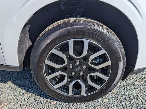 Used 2024 Ford Maverick Lariat image 9