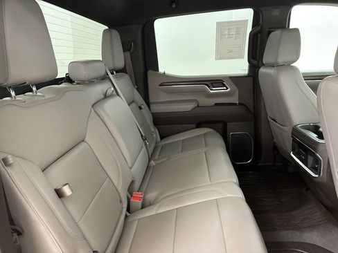 Used 2023 GMC Sierra 1500 SLT w/ SLT Premium Package AWD/4WD image 16