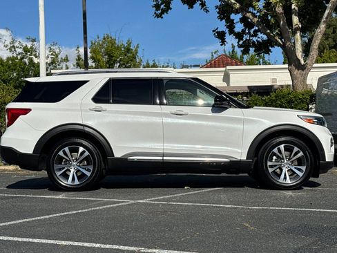 Certified 2020 Ford Explorer Platinum w/ Premium Technology Package AWD/4WD image 3