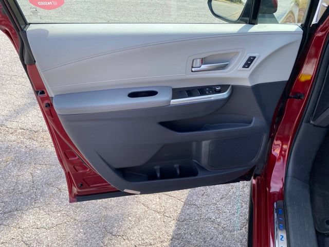 Certified 2024 Toyota Sienna Limited AWD/4WD image 18