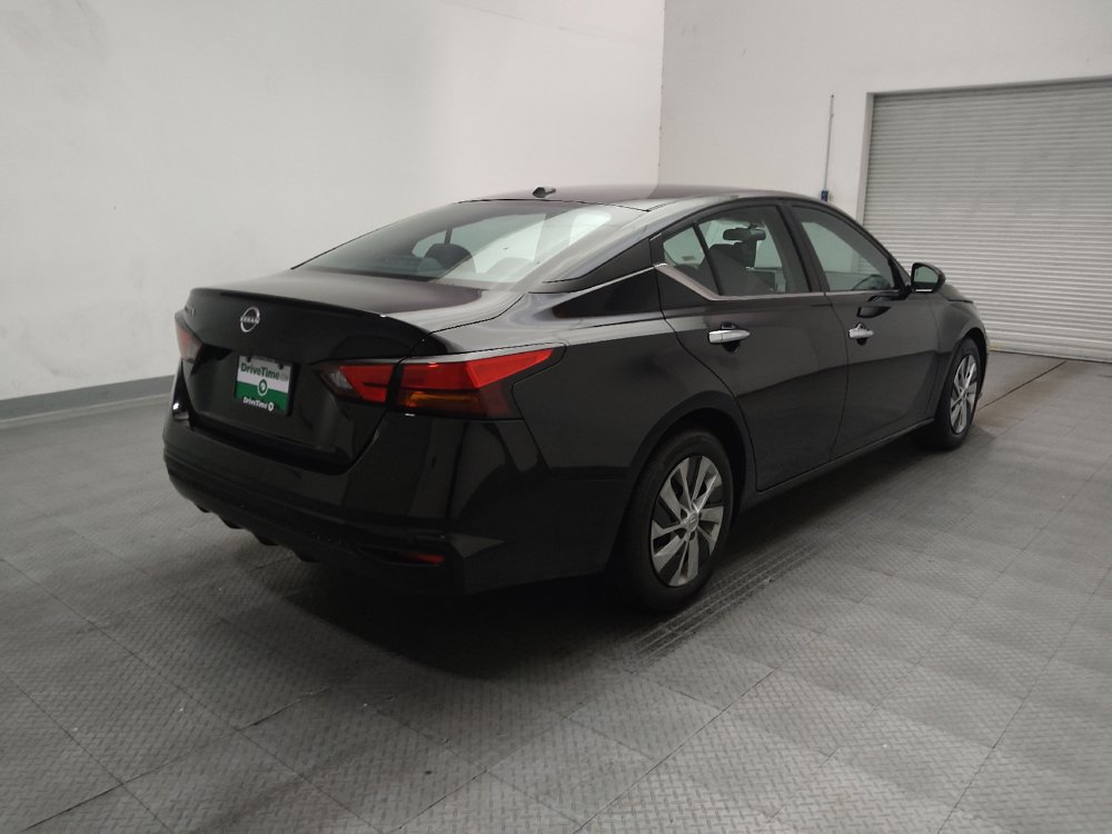 Used 2025 Nissan Altima 2.5 S FWD image 9