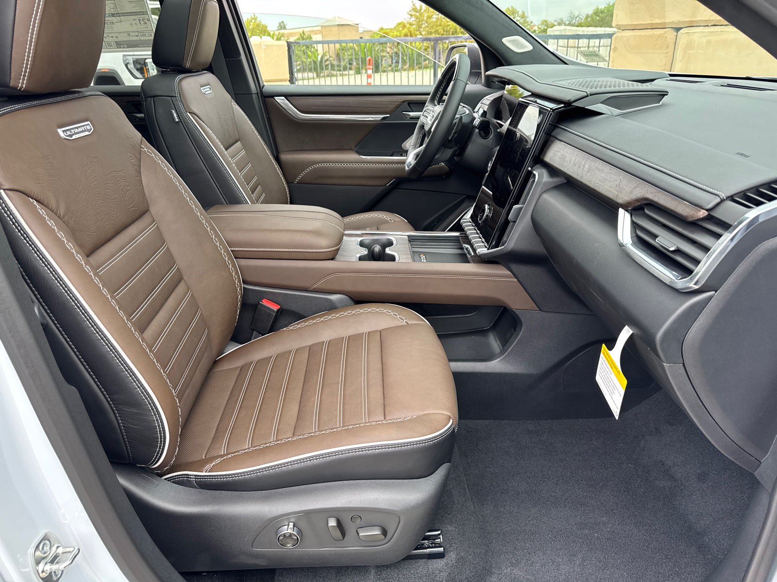 Used 2026 GMC Acadia Denali Ultimate w/ LPO, Floor Liner Package AWD/4WD image 18