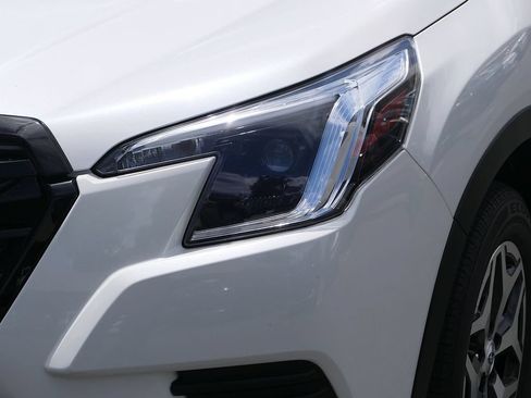 Used 2024 Subaru Forester Premium AWD/4WD image 9