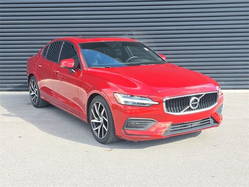 Used 2020 Volvo S60 T5 Momentum image 9