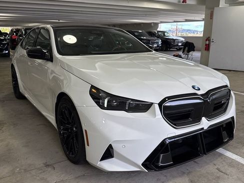 Used 2026 BMW M5 w/ Executive Package image 3