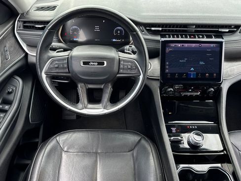Used 2022 Jeep Grand Cherokee Limited image 17