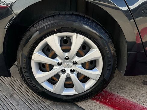 Used 2021 Toyota Corolla LE image 9