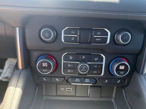 Used 2023 Chevrolet Tahoe Z71 w/ Luxury Package AWD/4WD image 19