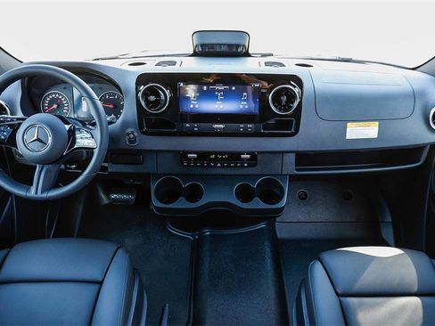 New 2025 Mercedes-Benz Sprinter 2500 image 10