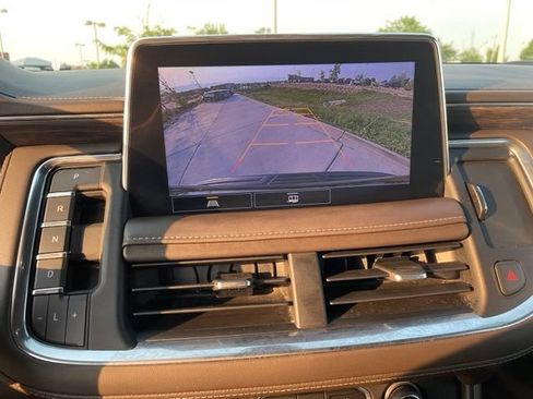 Used 2021 Chevrolet Suburban LT RWD image 24