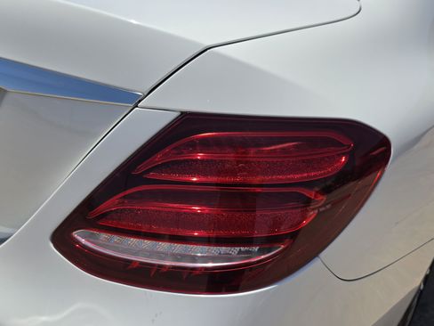 Used 2017 Mercedes-Benz E 300 image 9