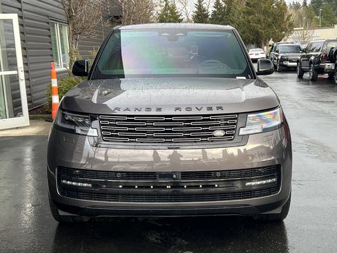 Used 2024 Land Rover Range Rover Long Wheelbase SE image 4