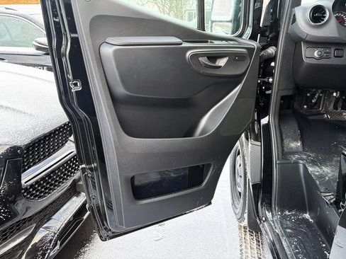 Used 2026 Mercedes-Benz Sprinter 2500 image 9