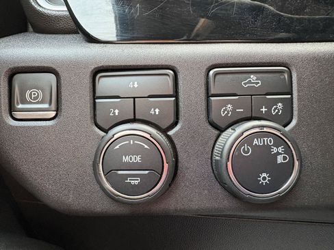 Used 2024 Chevrolet Silverado 2500 LT AWD/4WD image 13