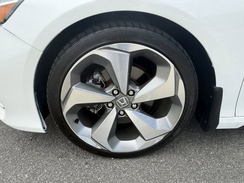 Used 2018 Honda Accord Touring image 11