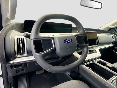 Used 2025 Ford Expedition Active RWD image 15