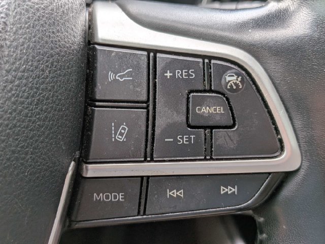 Used 2024 Toyota Highlander Limited FWD image 29