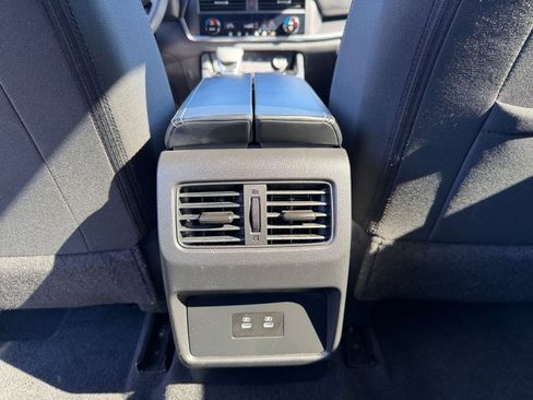 Used 2025 Nissan Rogue SV FWD image 24