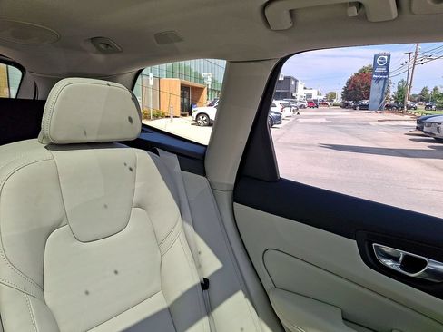 Used 2023 Volvo XC60 T8 Ultimate w/ Protection Package AWD/4WD image 14