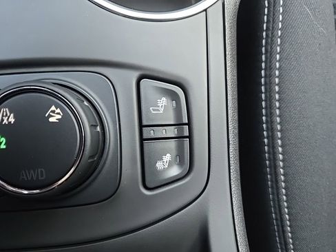 Used 2024 GMC Terrain SLE w/ Driver Convenience Package image 27