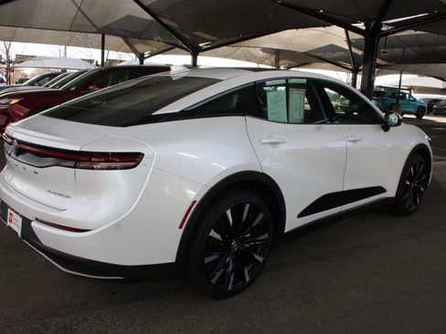 Certified 2025 Toyota Crown Platinum image 18