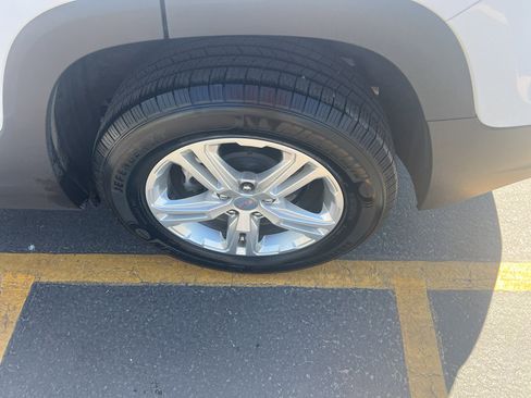 Used 2024 GMC Terrain SLE image 6