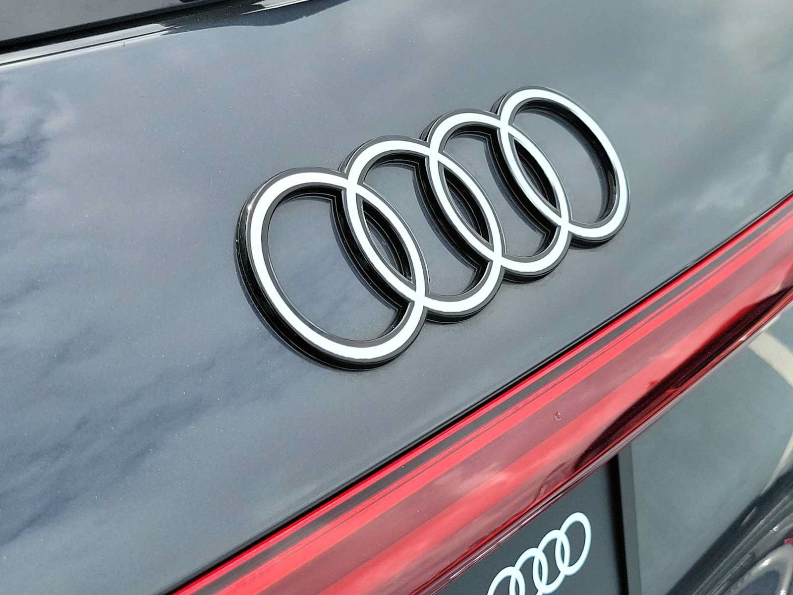 Certified 2025 Audi Q5 Premium Plus w/ Premium Plus AWD/4WD image 9