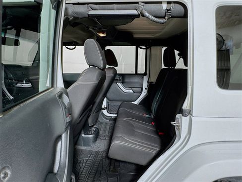 Used 2018 Jeep Wrangler Unlimited Sahara w/ Connectivity Group image 19