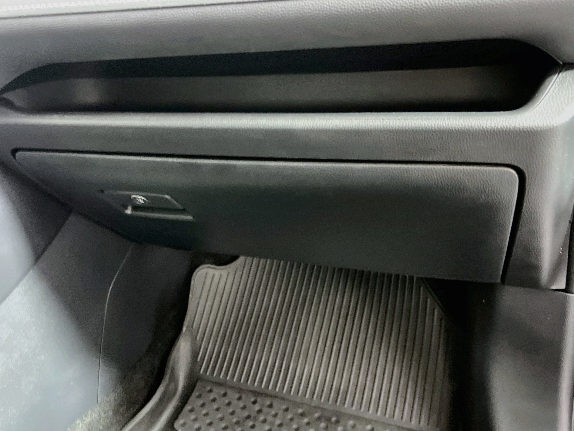 Used 2024 Toyota RAV4 XLE FWD image 32