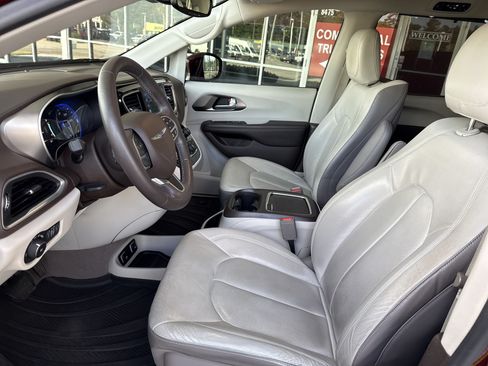 Used 2017 Chrysler Pacifica Touring-L Plus w/ Advanced Safetytec Group FWD image 15