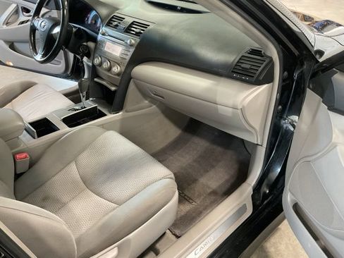 Used 2011 Toyota Camry SE w/ Fleet Convenience Pkg FWD image 19