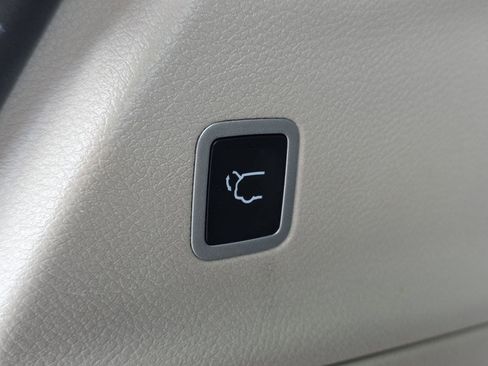 Used 2024 Chrysler Pacifica Touring-L FWD image 14