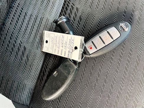 Used 2022 Nissan Versa SV FWD image 32