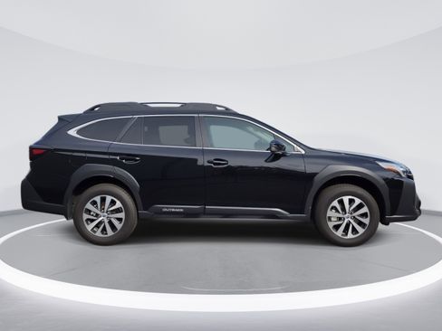 Certified 2025 Subaru Outback Premium w/ Popular Package #1 AWD/4WD image 4