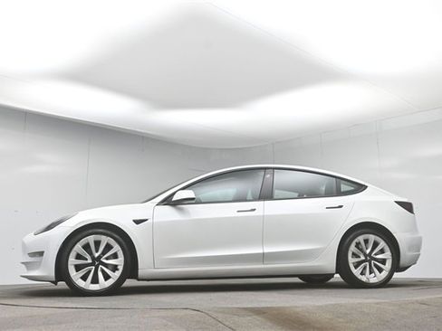 Used 2022 Tesla Model 3 Long Range image 17