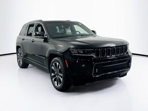 Used 2023 Jeep Grand Cherokee Overland image 3