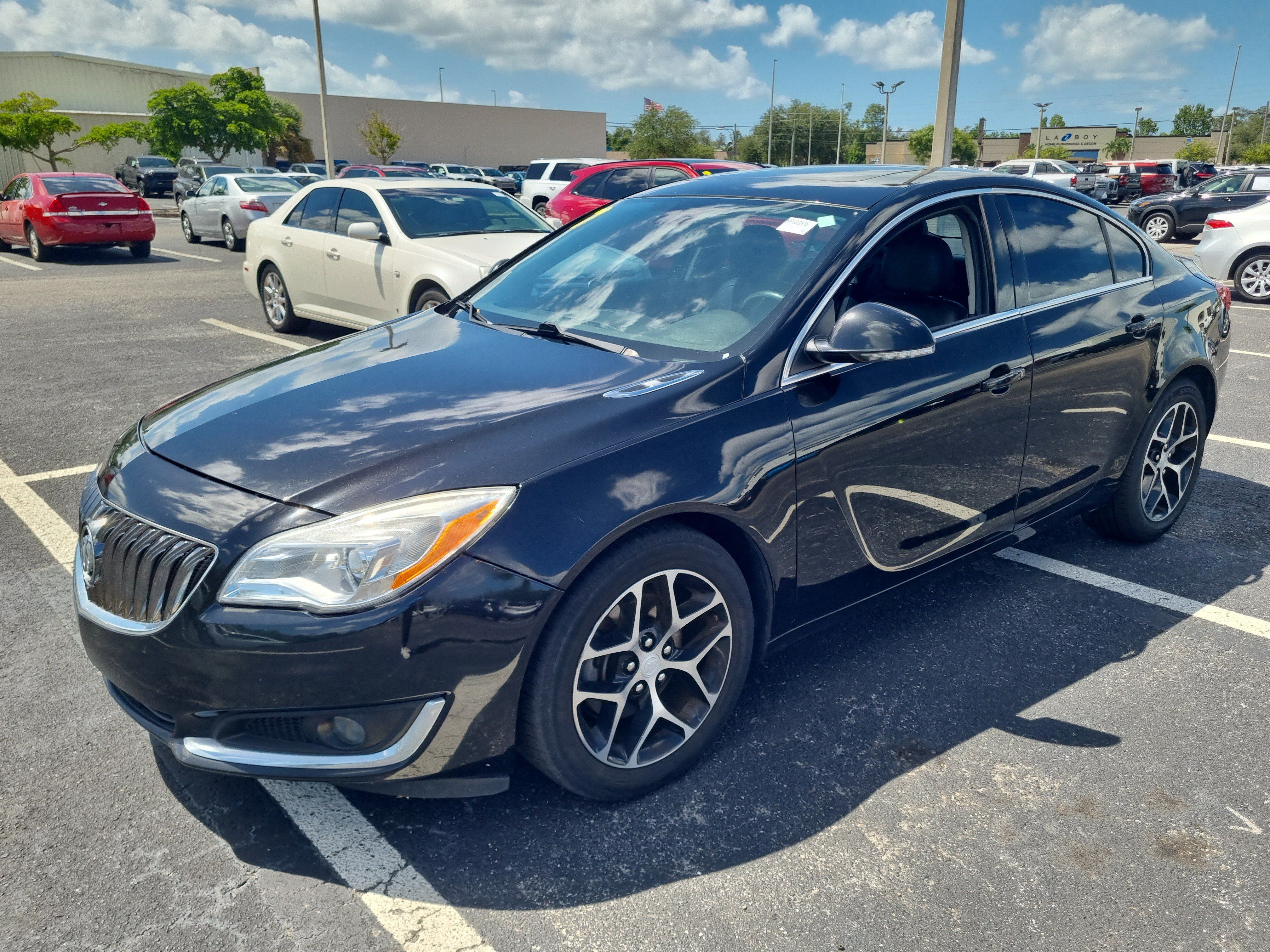 Used 2017 Buick Regal Sport Touring FWD image 3