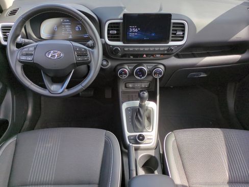 Certified 2025 Hyundai Venue Limited FWD image 11