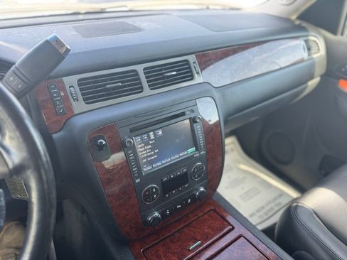 Used 2013 Chevrolet Avalanche LTZ AWD/4WD image 28