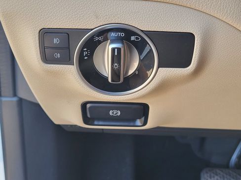 Used 2019 Mercedes-Benz GLA 250 4MATIC w/ Premium Package image 11