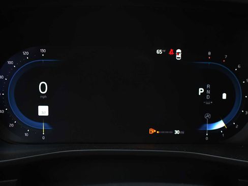 Used 2025 Volvo XC40 B5 Plus image 15