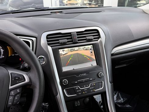 Used 2019 Ford Fusion SE FWD image 32