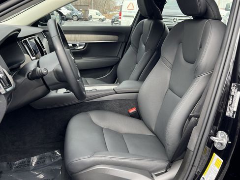 Used 2025 Volvo S90 B6 Plus image 11