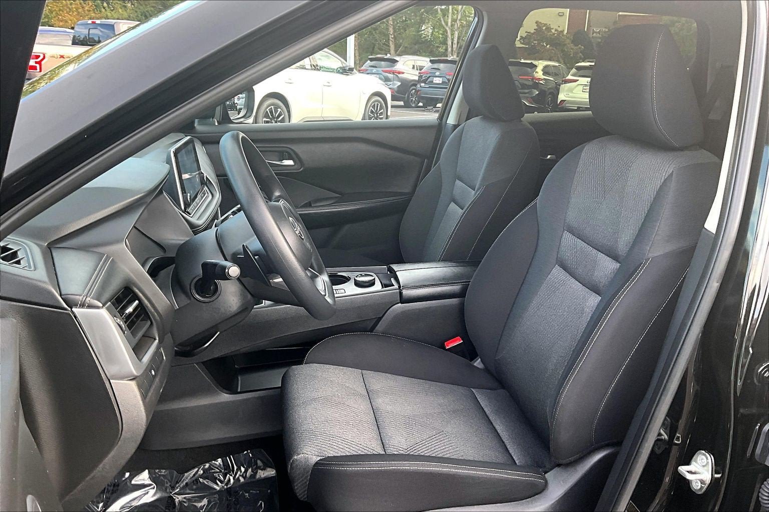 Used 2024 Nissan Rogue SV AWD/4WD image 23