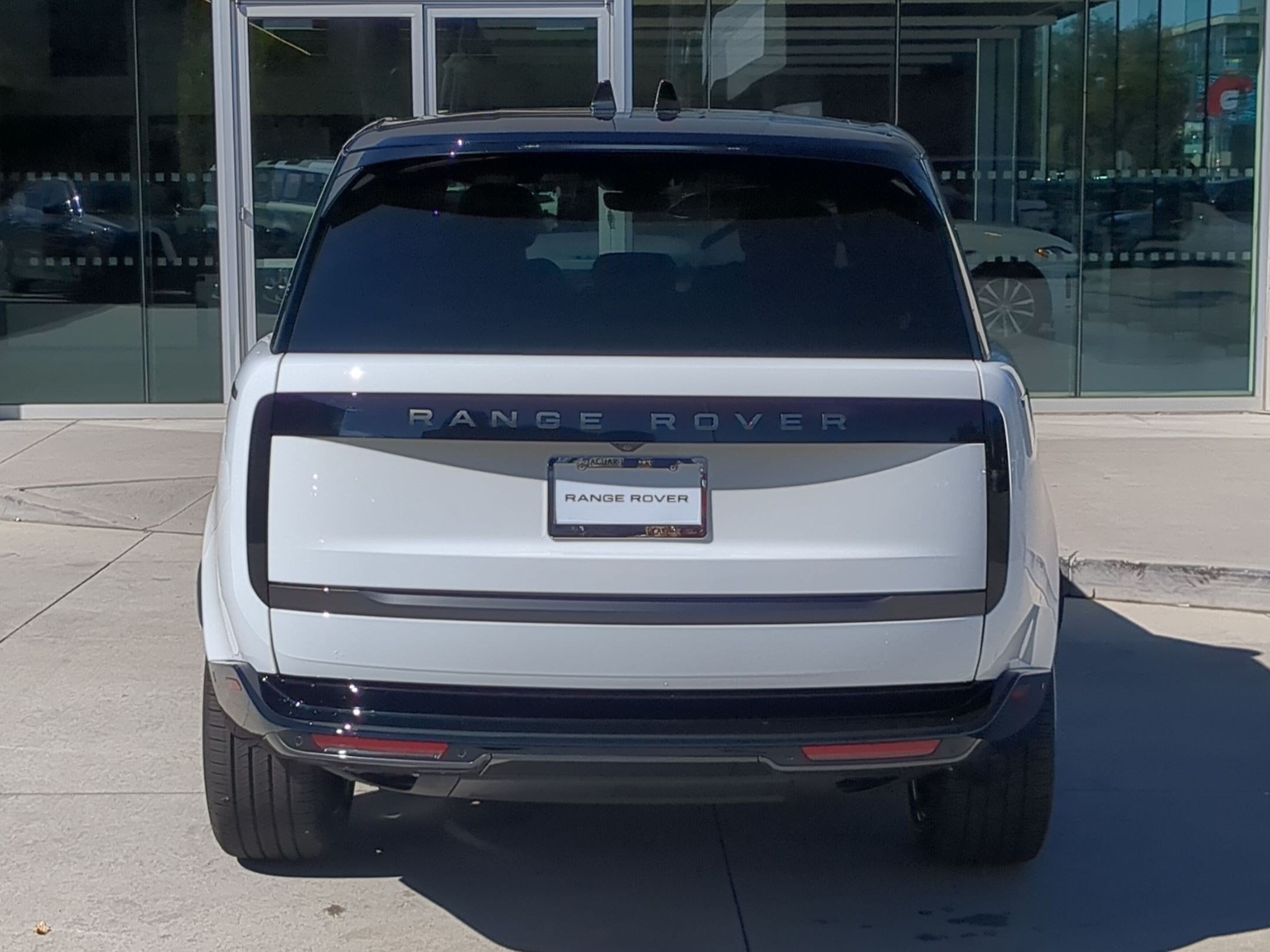 New 2027 Land Rover Range Rover Long Wheelbase SE AWD/4WD image 6