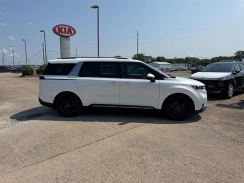 Certified 2024 Kia Carnival SX Prestige FWD image 2
