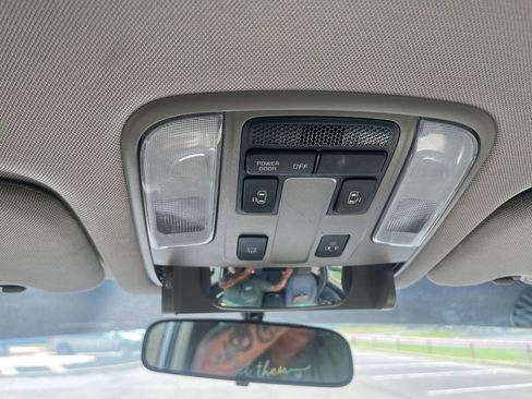 Used 2020 Kia Sedona LX image 13